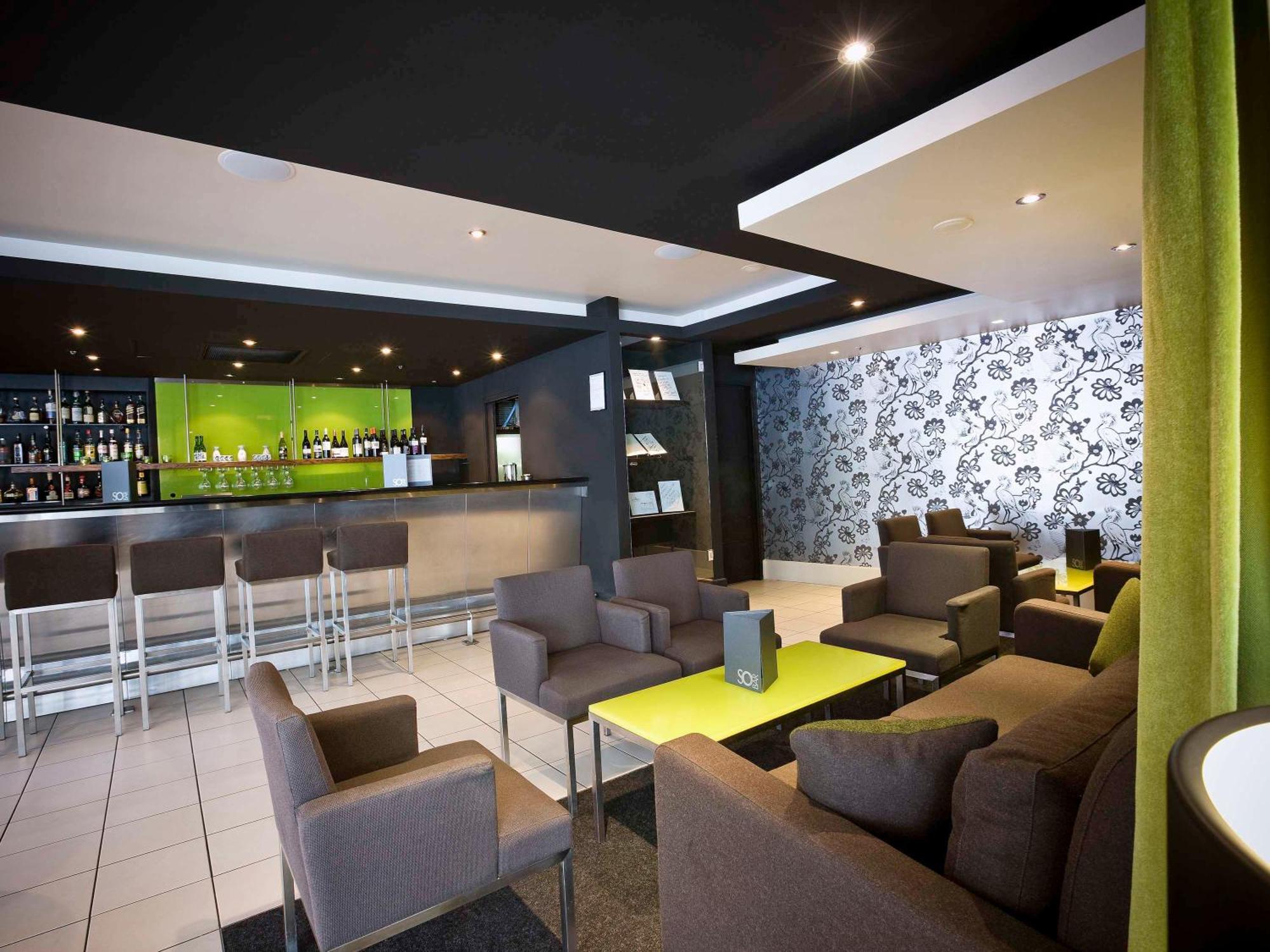 The Como Melbourne City Exterior foto The lounge at the airport